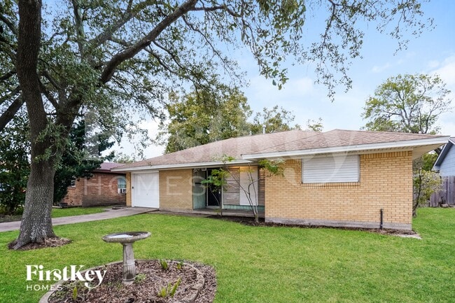 1610 13th Ave N in Texas City, TX - Building Photo - Building Photo