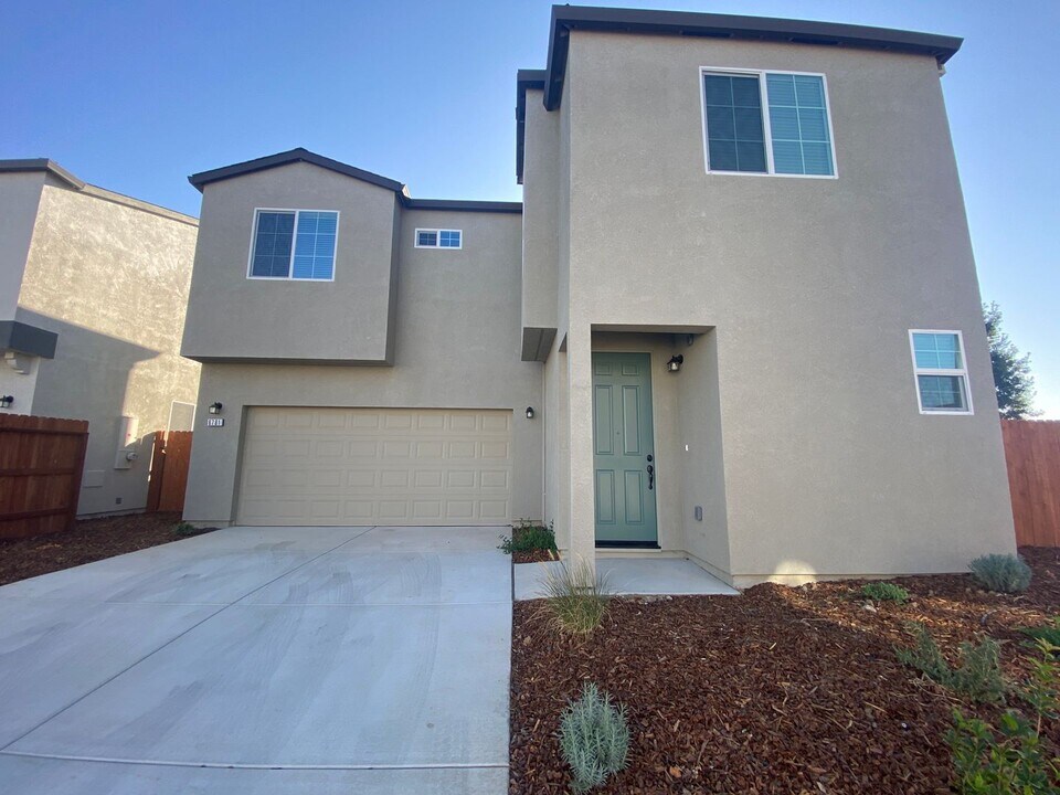 6781 Jujube Ln in Sacramento, CA - Building Photo