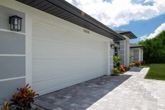10235 Stonecrop Ave in Englewood, FL - Foto de edificio - Building Photo