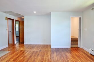 71 Avon Ave in Waterbury, CT - Foto de edificio - Building Photo