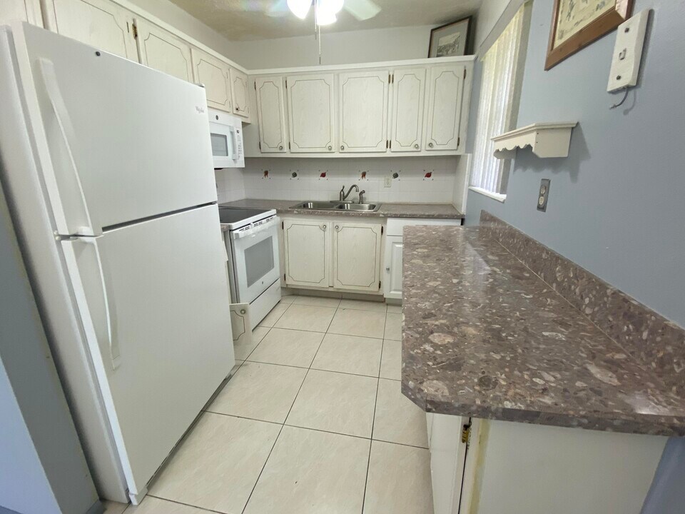256 Norwich K in West Palm Beach, FL - Building Photo