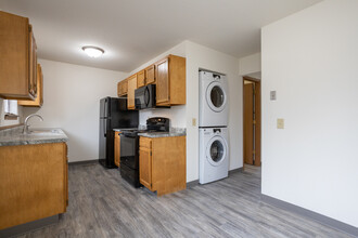 Cherry Street Town Houses in Mt. Pleasant, MI - Building Photo - Interior Photo