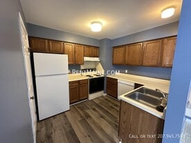 114 Main Rd S, Unit Apt E in Hampden, ME - Building Photo