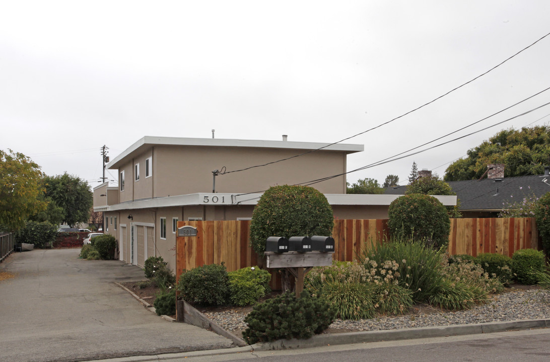 501 Pine St in Capitola, CA - Building Photo