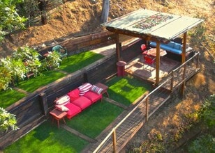 8561 Cole Crest Dr in Los Angeles, CA - Building Photo - Building Photo