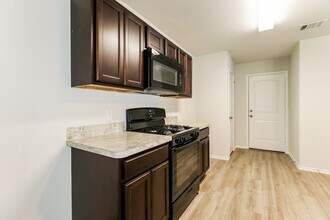 2923 Karin Crst Ln in Conroe, TX - Building Photo - Building Photo