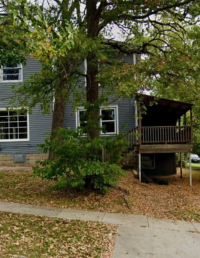 property at 311 W Elm St