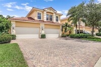 8649 Champions Point in Naples, FL - Foto de edificio - Building Photo