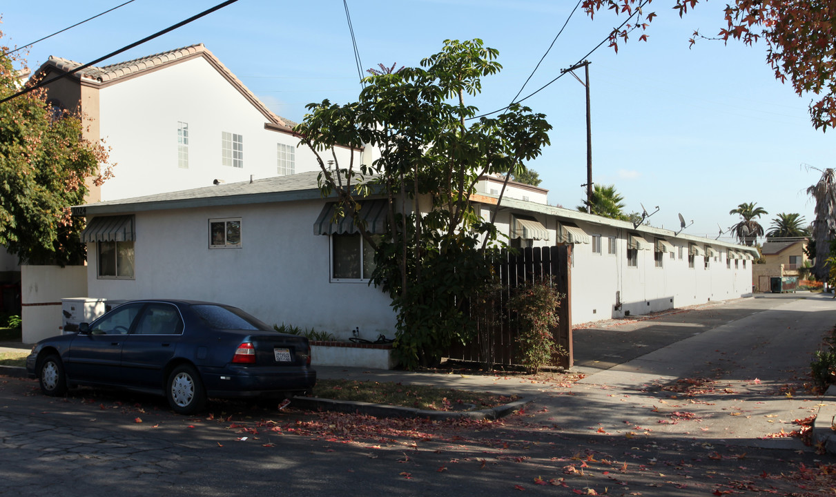 1024 Loma Ave in Long Beach, CA - Building Photo