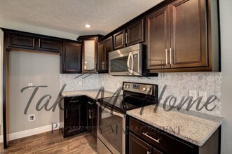 5689 Pearson Pkwy in Strafford, MO - Building Photo - Building Photo