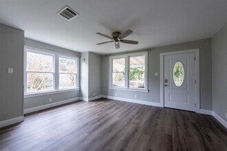 2121 Tishomingo Trail in Austin, TX - Building Photo - Building Photo