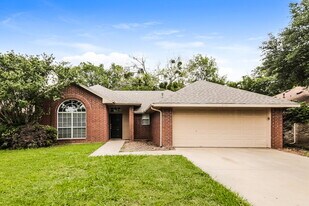 2115 Lattimore St in Denton, TX - Building Photo