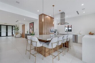 5857 SW 31st St in Miami, FL - Building Photo - Building Photo