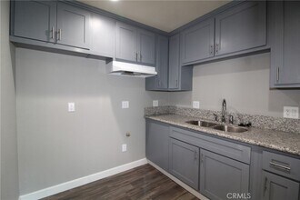 4986 Southern Ave, Unit E in South Gate, CA - Building Photo - Building Photo