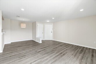 819 Stratford Way, Unit E in Frederick, MD - Foto de edificio - Building Photo