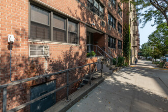 Indian Park Towers in New York, NY - Building Photo - Building Photo