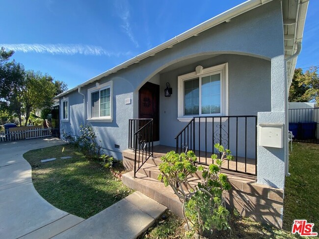 5927 Balcom Ave in Los Angeles, CA - Building Photo - Building Photo