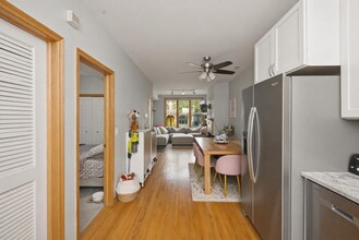 2035 W Huron St in Chicago, IL - Building Photo - Building Photo