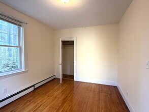 18 Roberts St in Brookline, MA - Building Photo - Building Photo