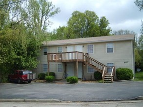 570 W 4th St in Cookeville, TN - Foto de edificio - Building Photo