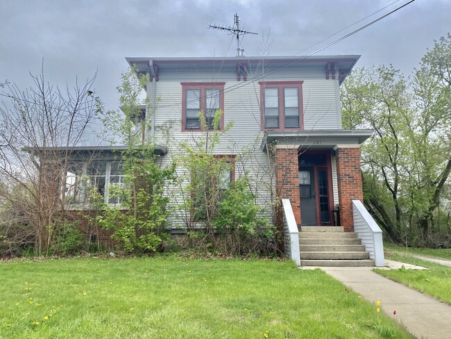 property at 207 Washington St