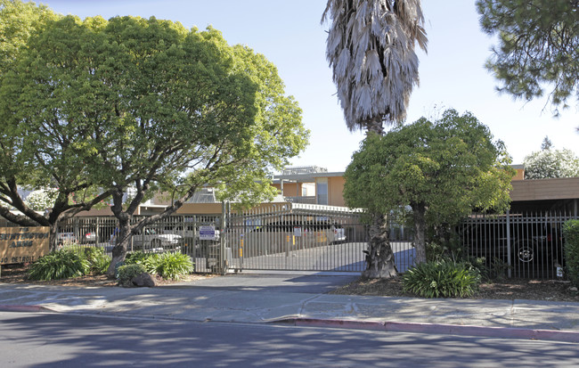 The Huntington Arms in Concord, CA - Building Photo - Building Photo