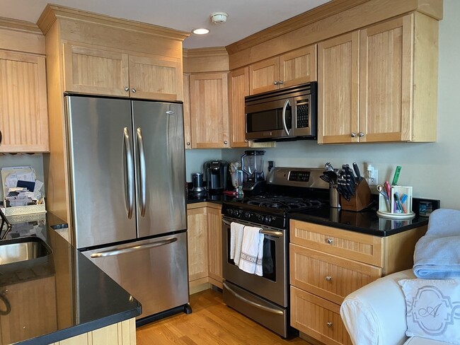 522 E 3rd St, Unit 2