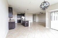 10159 Newminster Loop in Ruskin, FL - Foto de edificio - Building Photo