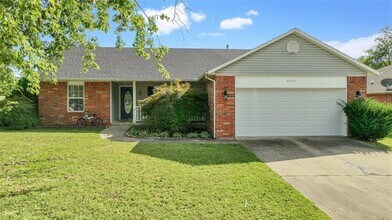 2000 W Sumac St in Rogers, AR - Foto de edificio - Building Photo