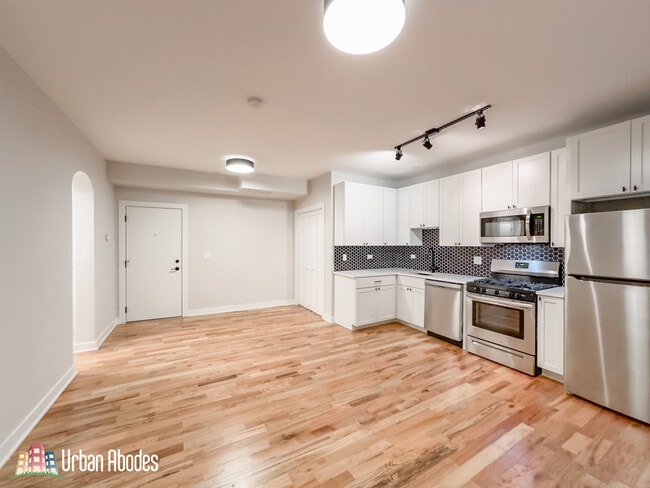 665 W Wrightwood, Unit J04P