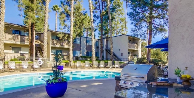 Shasta Lane Apartments in La Mesa, CA - Foto de edificio - Building Photo