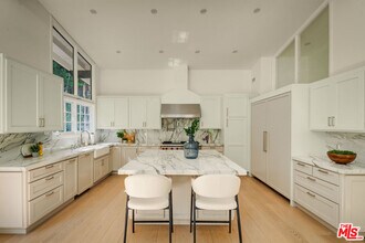 10120 Cielo Dr in Beverly Hills, CA - Building Photo - Building Photo