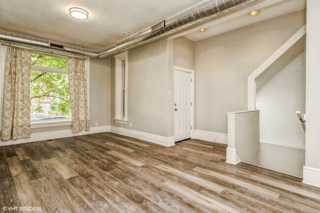 1345 N Maplewood Ave-Unit -1 in Chicago, IL - Building Photo - Building Photo