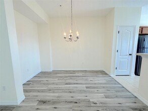 1390 Grantham Dr in Sarasota, FL - Foto de edificio - Building Photo