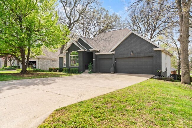 840 E Gaslight Dr in Springfield, MO - Building Photo - Building Photo