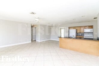 4512 SE 14th Pl in Cape Coral, FL - Building Photo - Building Photo