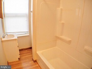 503 N 40th St-Unit -3RD FLOOR in Philadelphia, PA - Building Photo - Building Photo