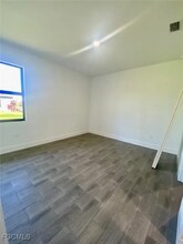 5427 Centennial Blvd in Lehigh Acres, FL - Foto de edificio - Building Photo