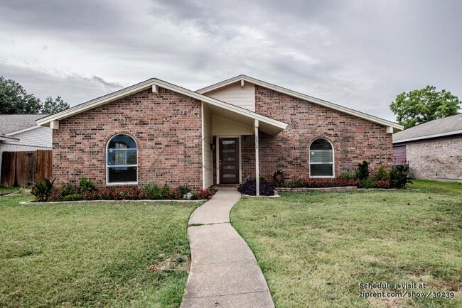 property at 2829 Lancer Ln