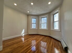 110 Strathmore Rd, Unit 7 in Boston, MA - Building Photo
