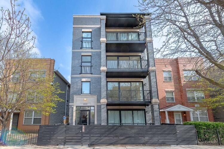 2110 W Washington Blvd in Chicago, IL - Foto de edificio