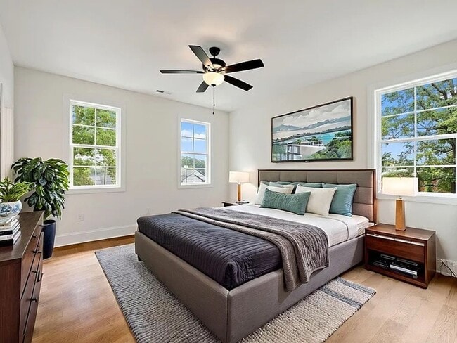 711 N Main St in Greer, SC - Foto de edificio - Building Photo