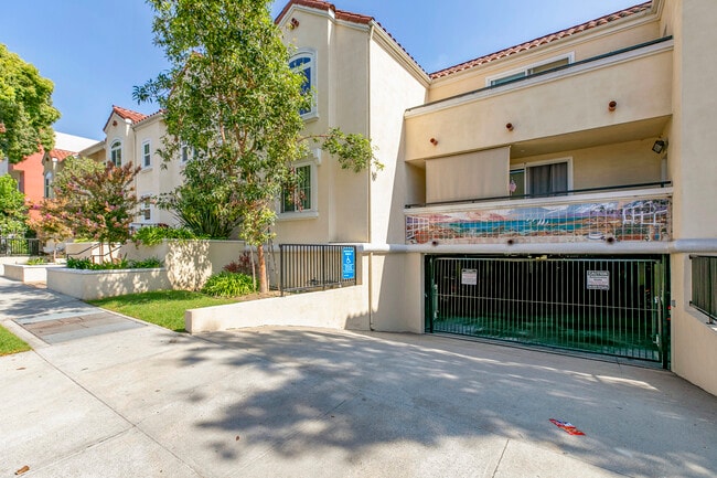 300 E Providencia Ave in Burbank, CA - Building Photo - Building Photo