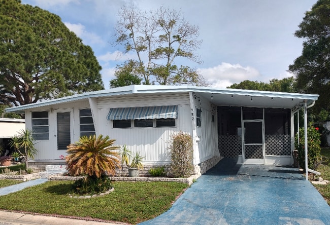 7001 142nd Ave N in Largo, FL - Building Photo - Building Photo