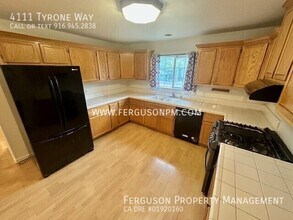 4111 Tyrone Way in Carmichael, CA - Building Photo - Building Photo