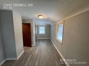 13400 Crennell Ave in Cleveland, OH - Foto de edificio - Building Photo