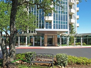 Founders Tower in Oklahoma City, OK - Foto de edificio - Building Photo