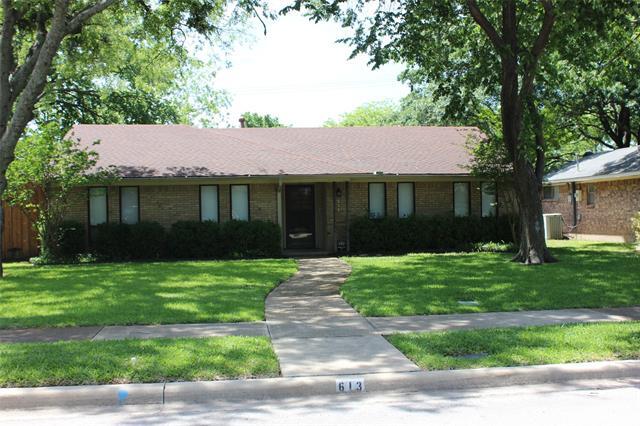 613 Devonshire Dr in Richardson, TX - Building Photo