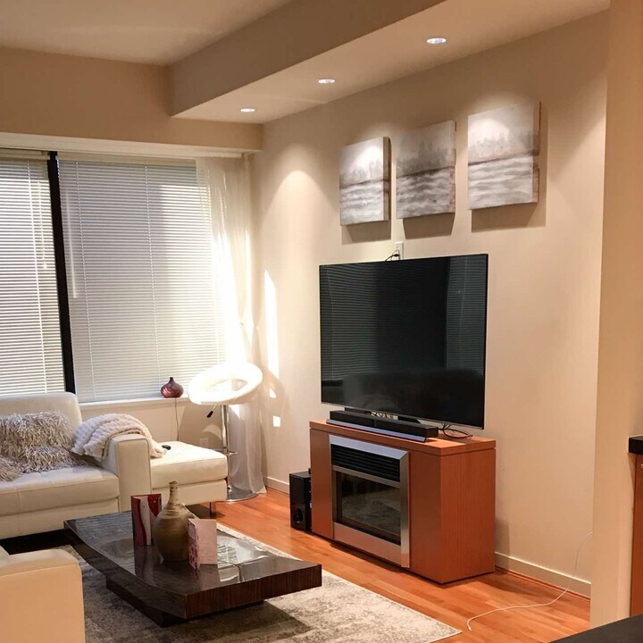1333 W Georgia St in Vancouver, BC - Building Photo