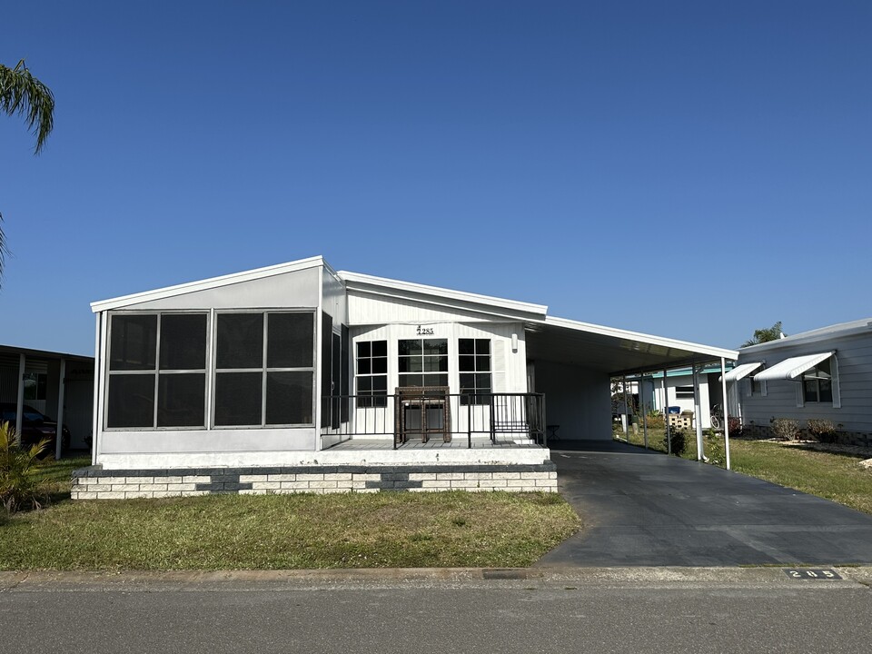 285 Apricot St in Bradenton, FL - Building Photo